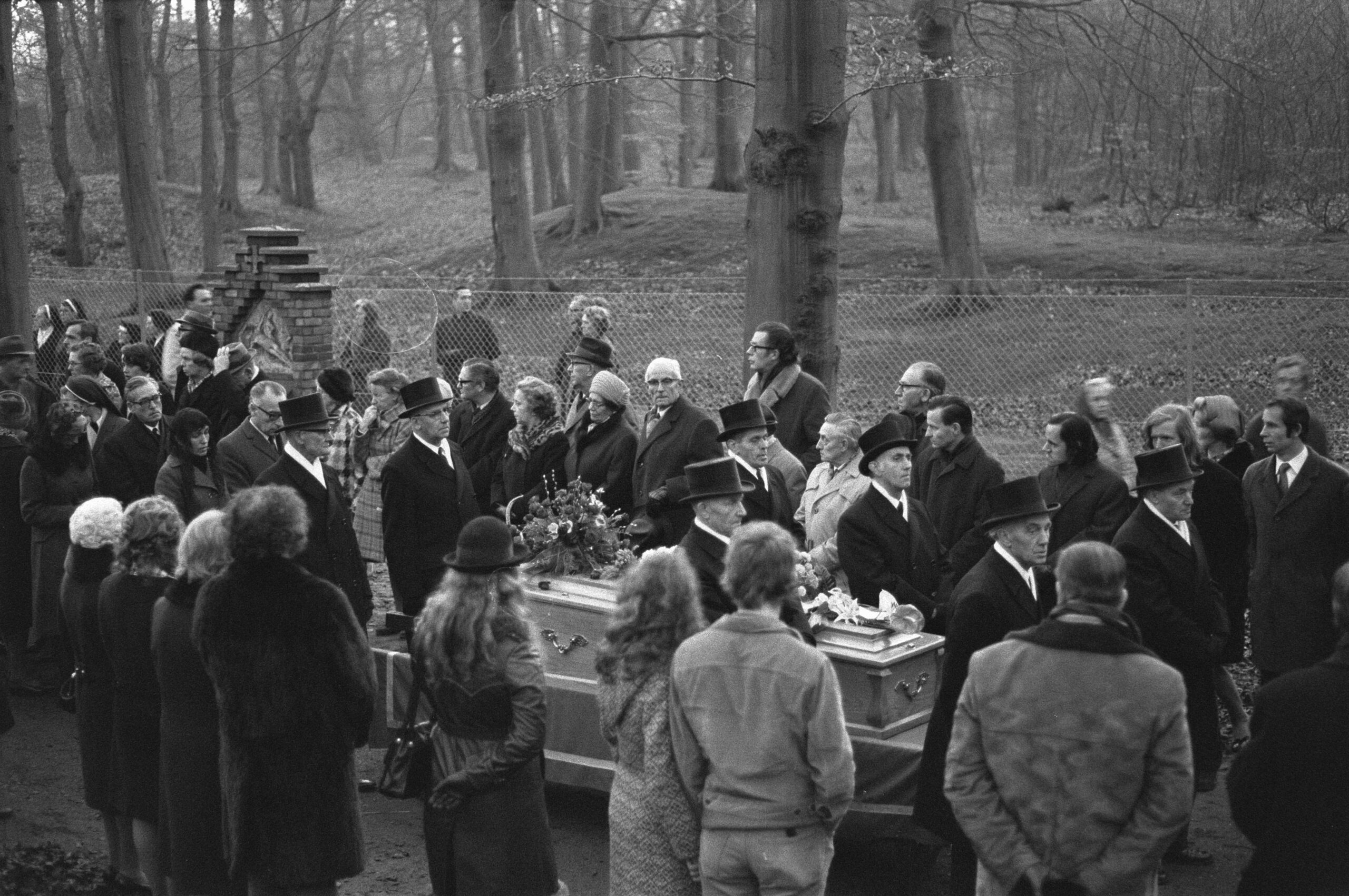 begrafenis Bomans foto nationaal archief Joost Evers