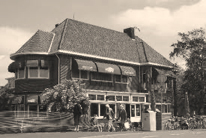 Van der Werfcafé Leiden Column van Society tot Genootschap